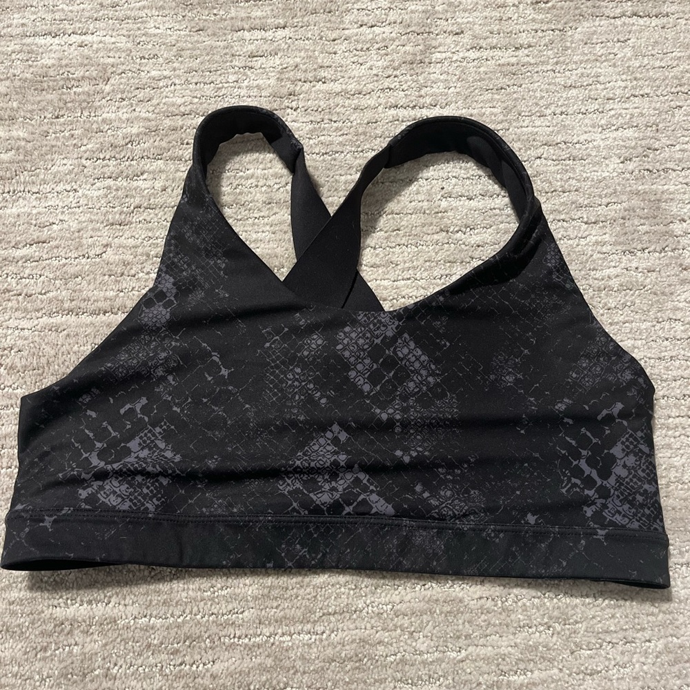 Black scale print Old Navy sports bra size large